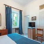 Отель Sarah 4*