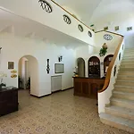 Sarah 4* Капри