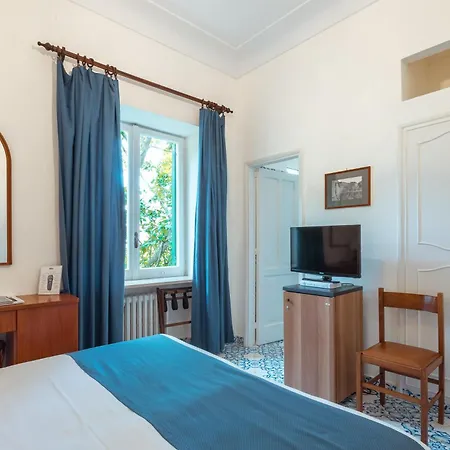 Hotell Sarah 4*
