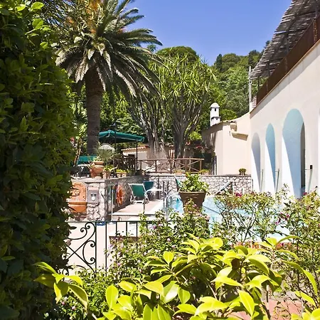 莎拉别墅酒店 4*