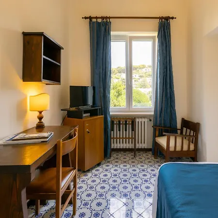 莎拉别墅酒店 卡普里