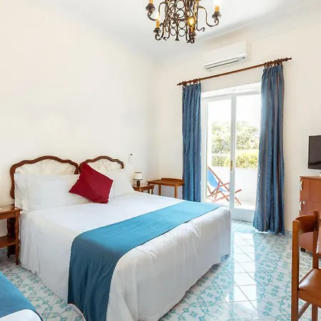 莎拉别墅酒店 4* 卡普里