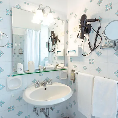 莎拉别墅酒店 酒店 4*