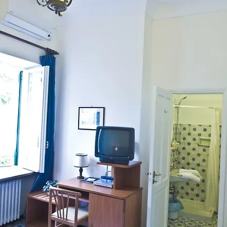 莎拉别墅酒店 4*