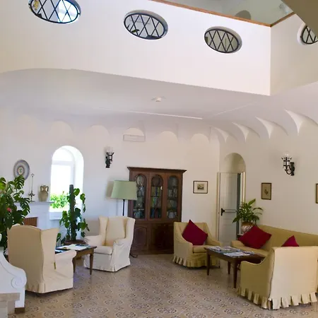 莎拉别墅酒店 4*