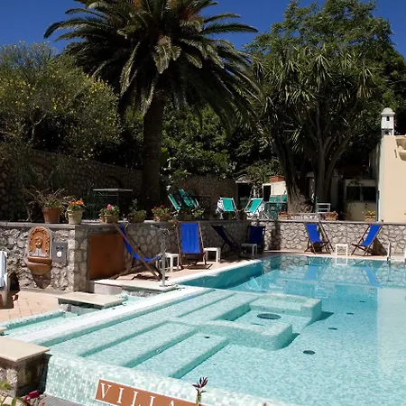 莎拉别墅酒店 4*