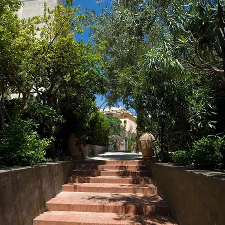 莎拉别墅酒店 4*