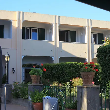 Sarah فندق كابري