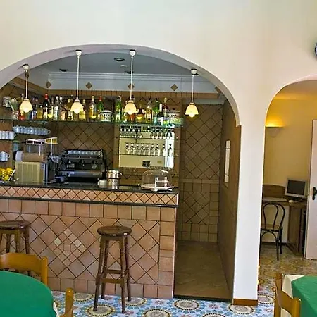 Hotell Sarah 4*