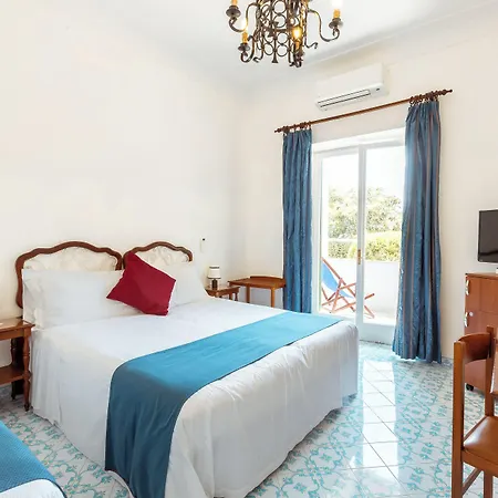Sarah 4* Капри